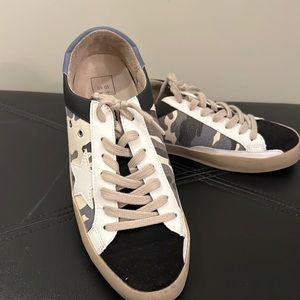 Shushop Sneakers